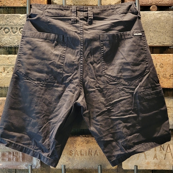 VOLCOM STRETCH SHORTS - Black l 30 - Picture 3 of 3